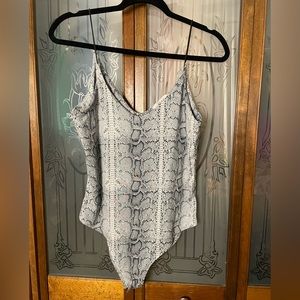 Gaze Gray Leopard Print Bodysuit
